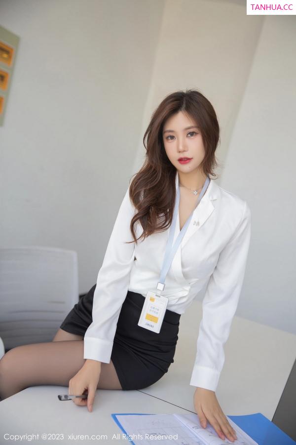 綺裡嘉 绮里嘉 [XiuRen]高清写真图 2023.07.14 No.7079 绮里嘉ula 办公室OL第35张图片